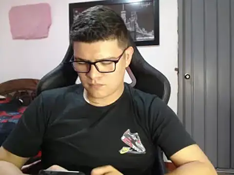 Snapshot of Plug_Control chatting on 02/21/25, 04:26 Plug Control online show from 02/21/25, 04:26