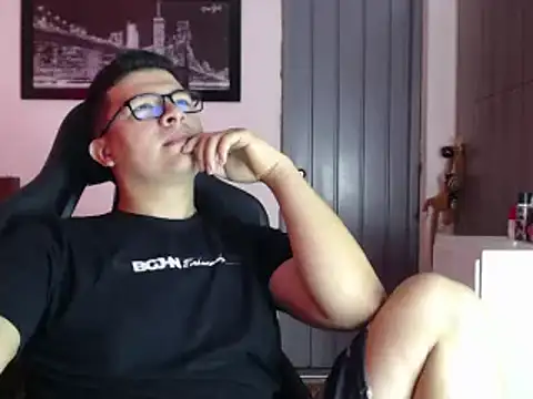 Snapshot of Plug_Control chatting on 02/23/25, 03:40 Plug Control online show from 02/23/25, 03:40