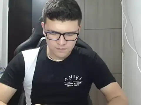 Snapshot of Plug_Control chatting on 03/01/25, 06:43 Plug Control online show from 03/01/25, 06:43