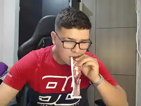 Snapshot of Plug_Control chatting on 03/02/25, 07:45 Plug Control online show from 03/02/25, 07:45