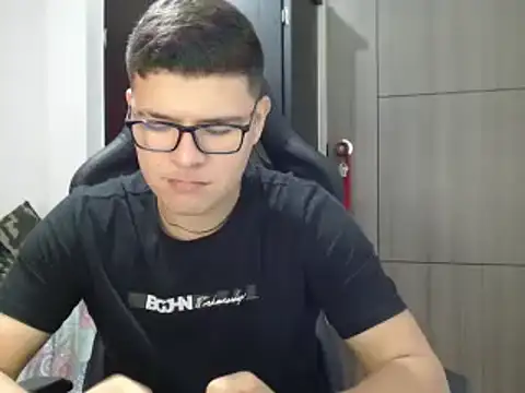 Snapshot of Plug_Control chatting on 03/06/25, 03:02 Plug Control online show from 03/06/25, 03:02