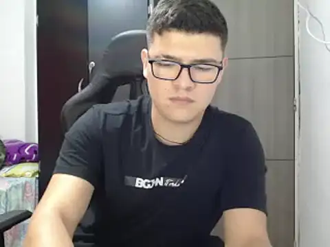 Snapshot of Plug_Control chatting on 03/06/25, 06:05 Plug Control online show from 03/06/25, 06:05