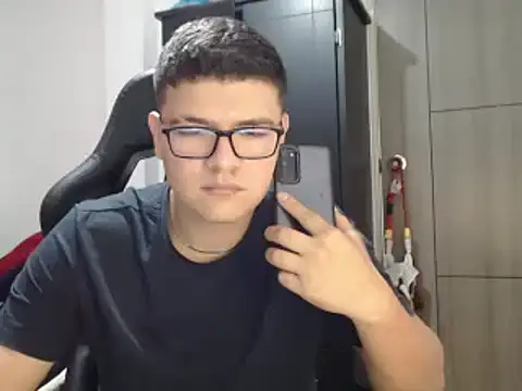 Snapshot of Plug_Control chatting on 03/07/25, 05:17 Plug Control online show from 03/07/25, 05:17