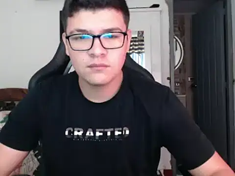 Snapshot of Plug_Control chatting on 03/19/25, 01:29 Plug Control online show from 03/19/25, 01:29