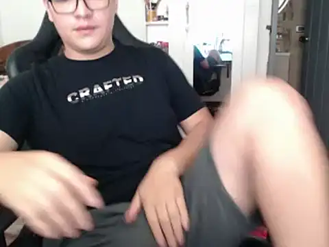 Snapshot of Plug_Control chatting on 03/19/25, 04:34 Plug Control online show from 03/19/25, 04:34