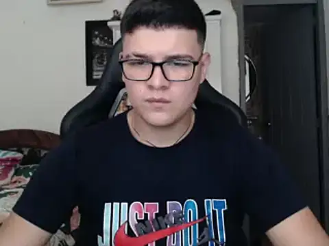 Snapshot of Plug_Control chatting on 03/21/25, 09:12 Plug Control online show from 03/21/25, 09:12