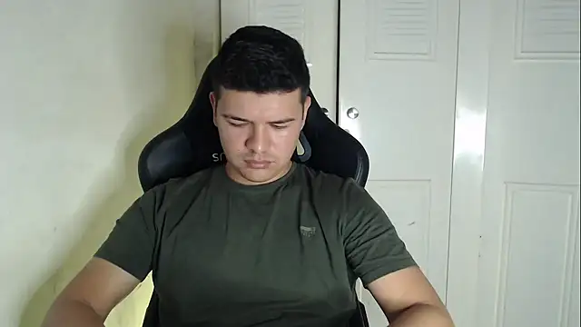 Snapshot of Plug_Control chatting on 09/11/25, 04:34 Plug Control online show from 09/11/25, 04:34