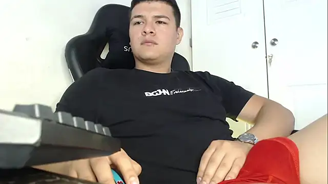 Snapshot of Plug_Control chatting on 09/11/25, 04:40 Plug Control online show from 09/11/25, 04:40