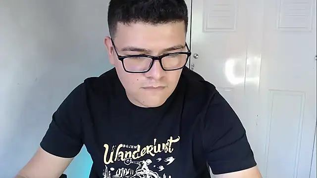 Snapshot of Plug_Control chatting on 09/26/25, 05:17 Plug Control online show from 09/26/25, 05:17