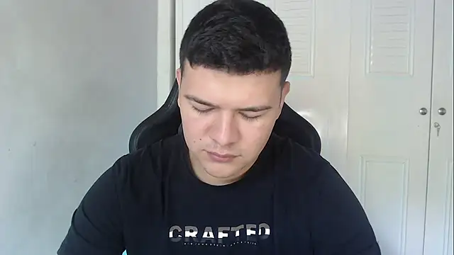 Snapshot of Plug_Control chatting on 09/27/25, 04:01 Plug Control online show from 09/27/25, 04:01