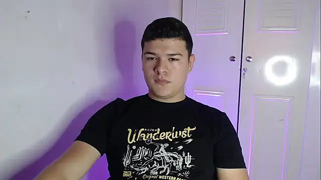 Snapshot of Plug_Control chatting on 10/05/25, 06:28 Plug Control online show from 10/05/25, 06:28