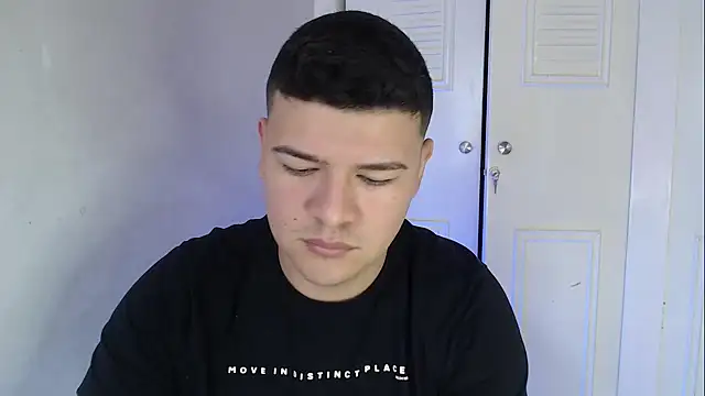 Snapshot of Plug_Control chatting on 10/12/25, 03:22 Plug Control online show from 10/12/25, 03:22