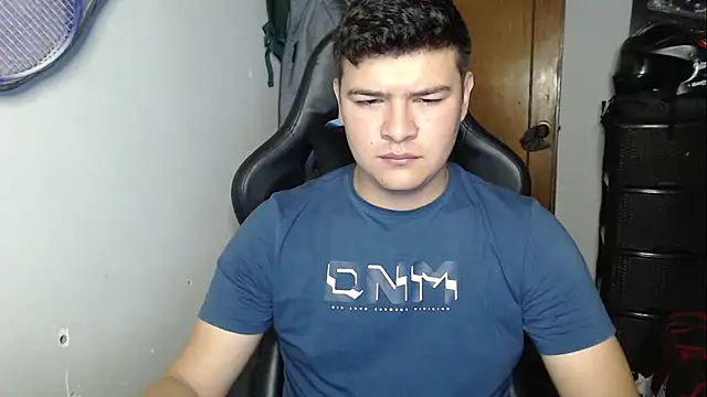 Snapshot of Plug_Control chatting on 12/05/25, 07:10 Plug Control online show from 12/05/25, 07:10