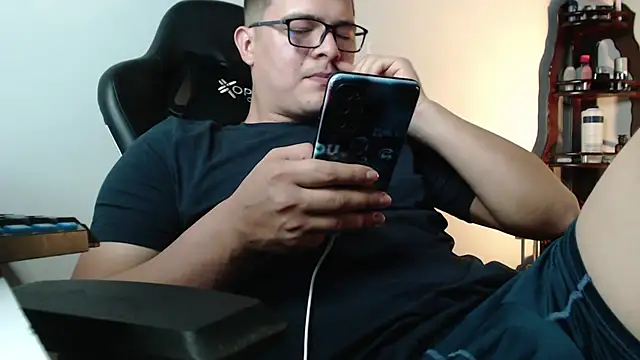 Snapshot of Plug_Control chatting on 02/27/26, 04:07 Plug Control online show from 02/27/26, 04:07