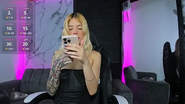 Snapshot of Courtney_gonet chatting on 02/04/26, 12:11 Courtney gonet online show from 02/04/26, 12:11