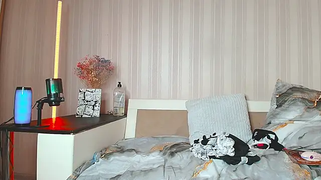 Snapshot of Meowroslava chatting on 10/16/25, 10:27 Meowroslava online show from 10/16/25, 10:27