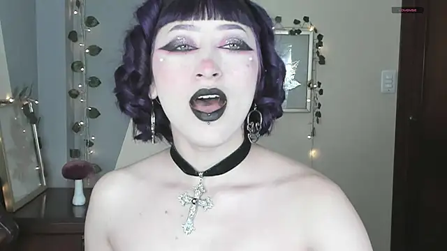 Snapshot of BlueBerry____ chatting on 12/19/25, 12:28 BlueBerry online show from 12/19/25, 12:28