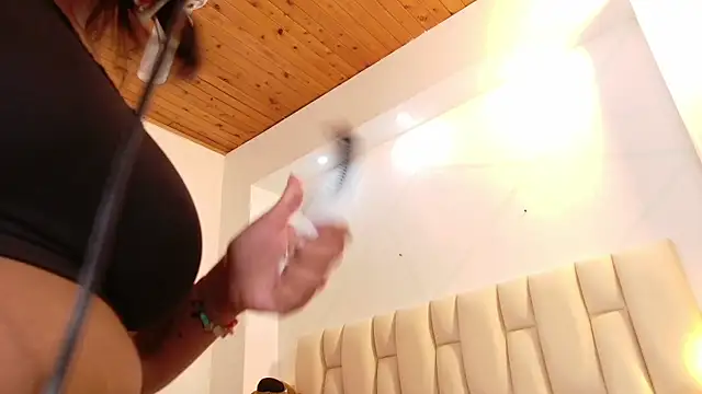 lia mariana online show from 09/14/25, 11:59