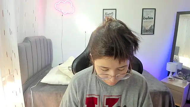 Amy joones online show from 03/17/25, 01:39