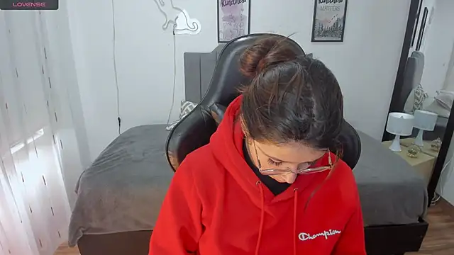 Amy joones online show from 11/03/25, 01:34