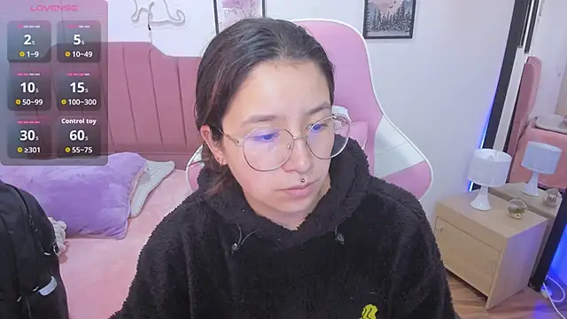 Amy joones online show from 11/19/25, 02:06