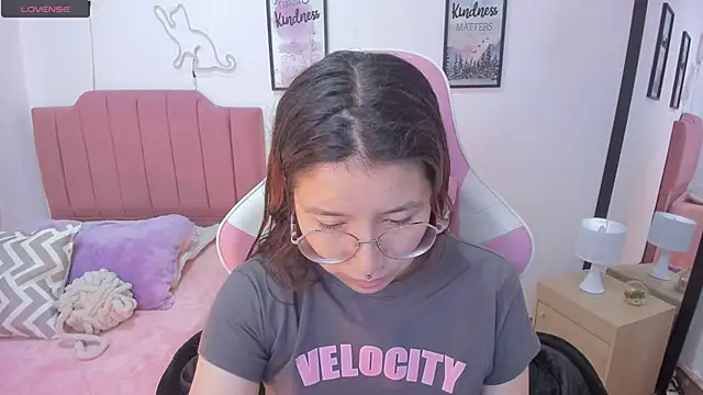 Amy joones online show from 11/22/25, 01:10