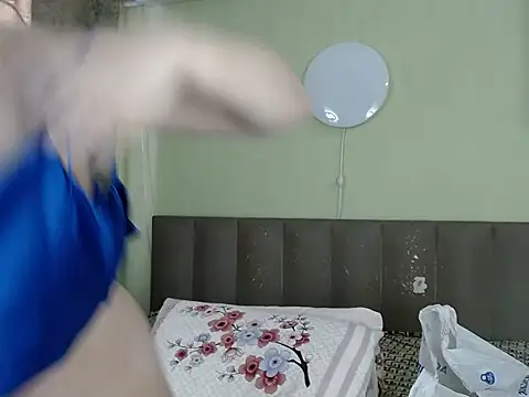 Kira Miler online show from 02/11/25, 06:40