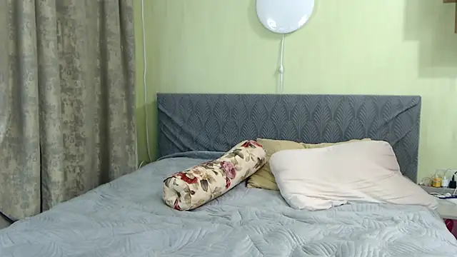 Kira Miler online show from 12/23/25, 06:44