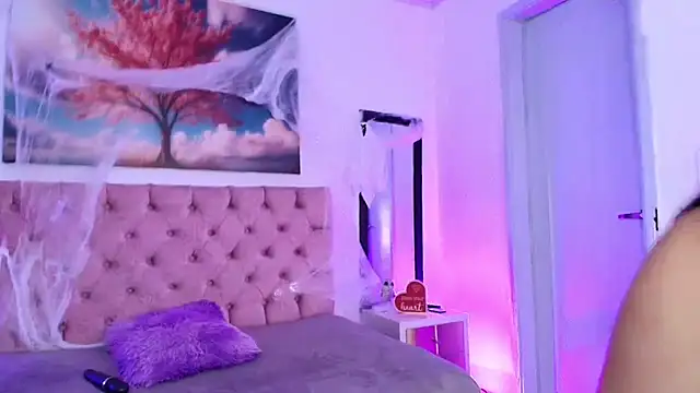 Julianaa Castro  online show from 10/21/25, 11:44