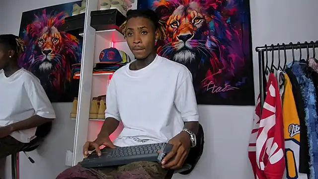 Snapshot of Pantera_black_21 chatting on 10/18/25, 11:27 Pantera black 21 online show from 10/18/25, 11:27