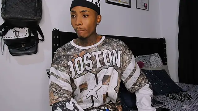 Snapshot of Pantera_black_21 chatting on 11/13/25, 10:30 Pantera black 21 online show from 11/13/25, 10:30