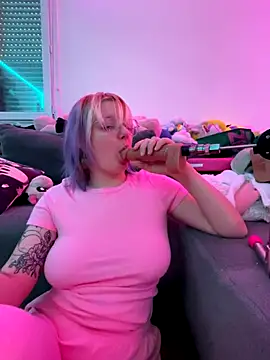 Snapshot of LaskaLeRoomba chatting on 12/03/25, 01:53 LaskaLeRoomba online show from 12/03/25, 01:53