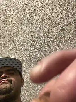 Snapshot of Miguel16i chatting on 12/28/24, 07:22 Miguel16i online show from 12/28/24, 07:22