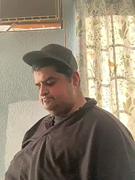 Snapshot of Miguel16i chatting on 02/15/25, 10:10 Miguel16i online show from 02/15/25, 10:10