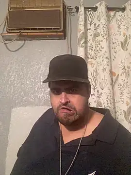 Snapshot of Miguel16i chatting on 02/25/25, 05:25 Miguel16i online show from 02/25/25, 05:25