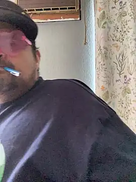 Snapshot of Miguel16i chatting on 03/04/25, 06:18 Miguel16i online show from 03/04/25, 06:18