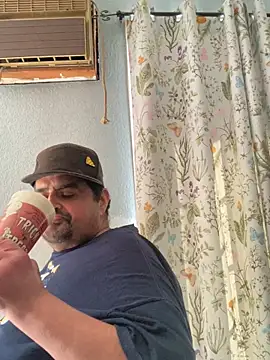 Snapshot of Miguel16i chatting on 03/08/25, 08:03 Miguel16i online show from 03/08/25, 08:03