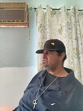 Snapshot of Miguel16i chatting on 03/18/25, 06:26 Miguel16i online show from 03/18/25, 06:26