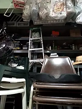 Snapshot of Miguel16i chatting on 11/17/25, 08:25 Miguel16i online show from 11/17/25, 08:25