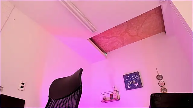 Snapshot of CandyLatinHott chatting on 03/03/25, 05:09 CandyLatinHott online show from 03/03/25, 05:09