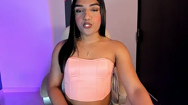 Snapshot of CandyLatinHott chatting on 11/28/25, 01:30 CandyLatinHott online show from 11/28/25, 01:30