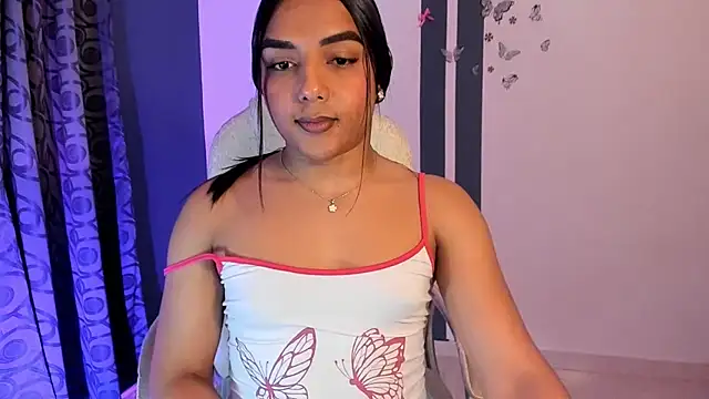 Snapshot of CandyLatinHott chatting on 12/02/25, 01:33 CandyLatinHott online show from 12/02/25, 01:33