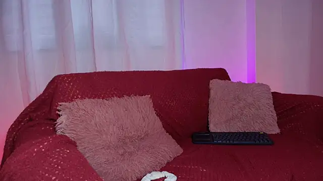 Snapshot of emy_colee chatting on 03/25/26, 11:00 emy colee online show from 03/25/26, 11:00