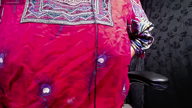 Snapshot of kalpanaaishaa chatting on 11/21/25, 10:14 kalpanaaishaa online show from 11/21/25, 10:14