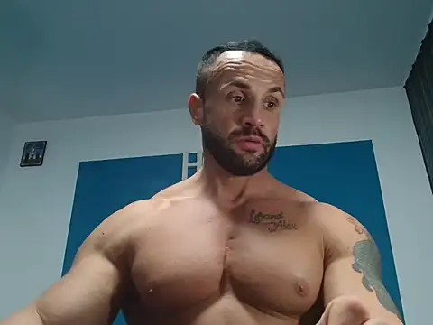 Snapshot of Magnificmuscles89 chatting on 12/02/24, 10:45 Magnificmuscles89 online show from 12/02/24, 10:45