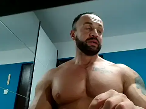 Snapshot of Magnificmuscles89 chatting on 12/12/24, 01:17 Magnificmuscles89 online show from 12/12/24, 01:17
