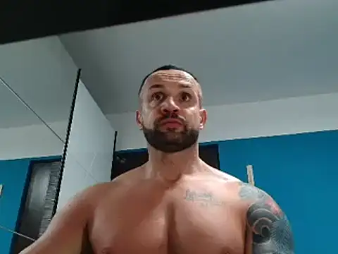 Snapshot of Magnificmuscles89 chatting on 03/06/25, 09:42 Magnificmuscles89 online show from 03/06/25, 09:42