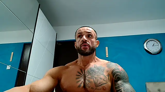 Snapshot of Magnificmuscles89 chatting on 09/17/25, 10:17 Magnificmuscles89 online show from 09/17/25, 10:17