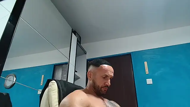 Snapshot of Magnificmuscles89 chatting on 10/06/25, 09:12 Magnificmuscles89 online show from 10/06/25, 09:12