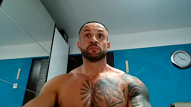 Snapshot of Magnificmuscles89 chatting on 10/08/25, 12:58 Magnificmuscles89 online show from 10/08/25, 12:58